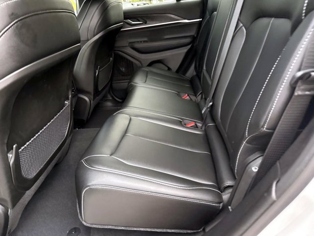 Used 2024 Jeep Grand Cherokee Limited AWD/4WD image 14