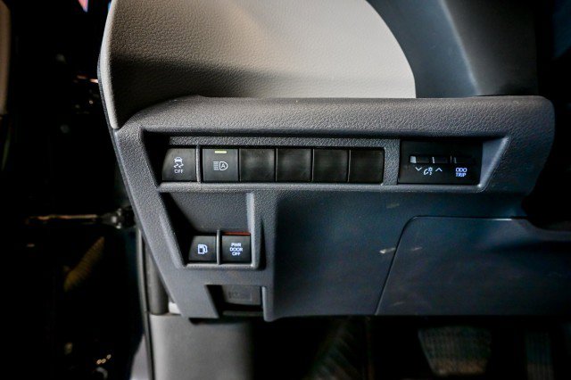 Used 2023 Toyota Sienna XLE FWD image 38