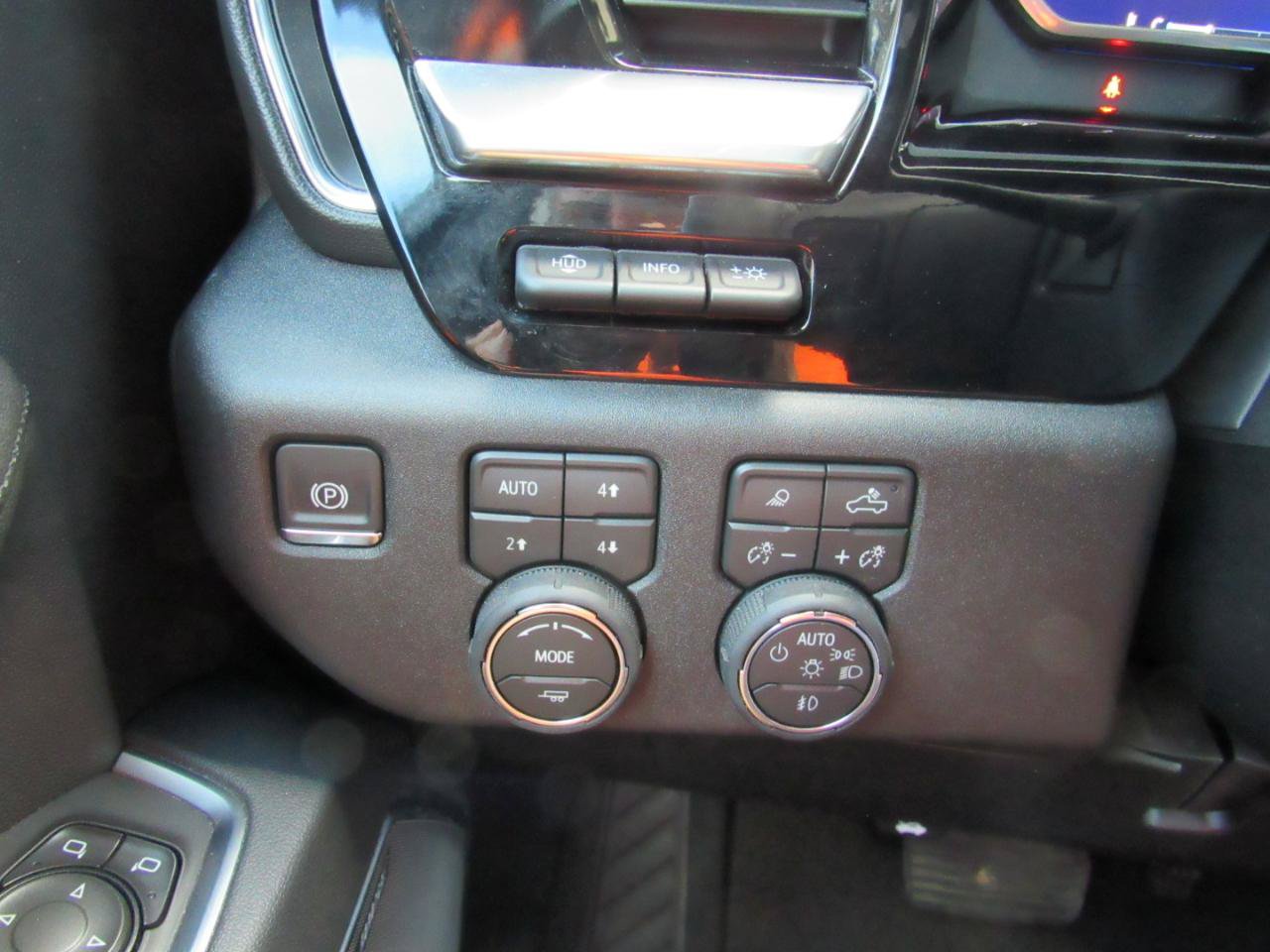 Used 2026 Chevrolet Silverado 3500 High Country w/ Technology Package AWD/4WD image 25
