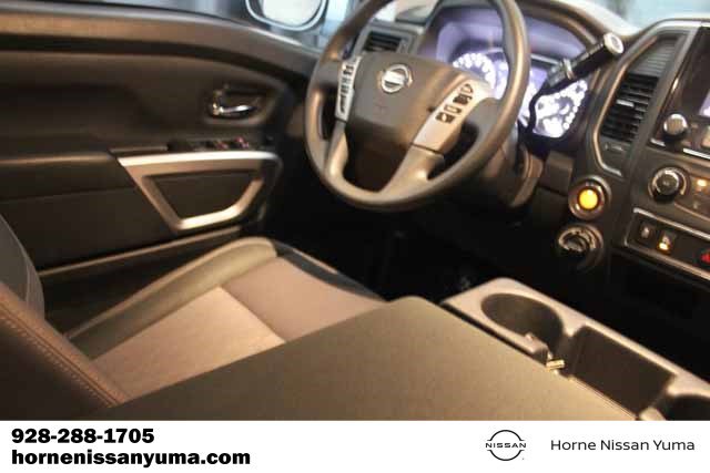 Used 2022 Nissan Titan SV image 10