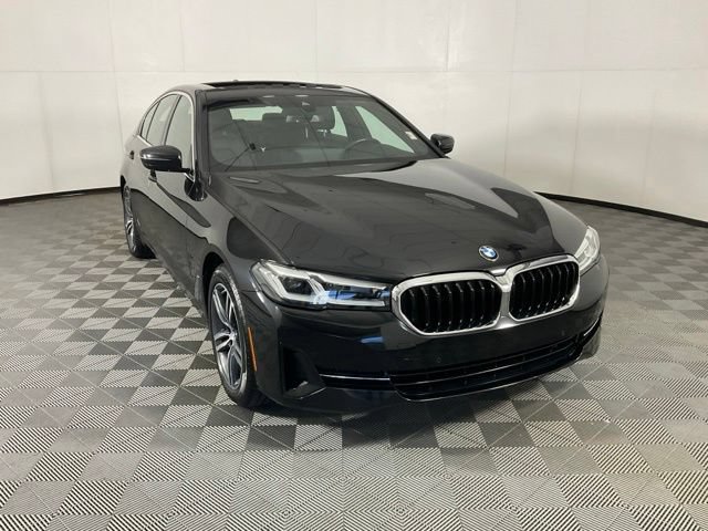 Used 2021 BMW 530e xDrive w/ Premium Package AWD/4WD image 3