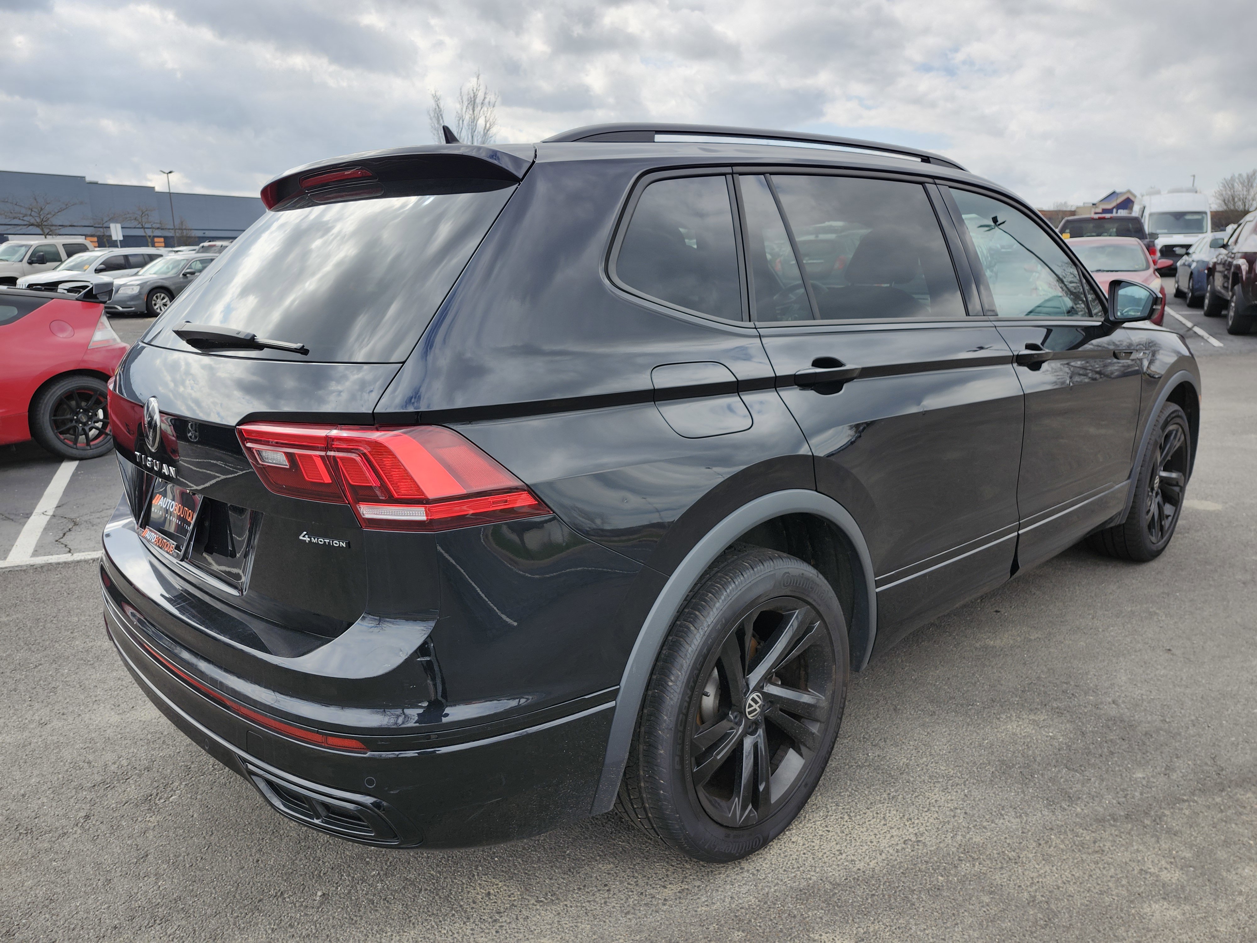 Used 2023 Volkswagen Tiguan SE R-Line image 16