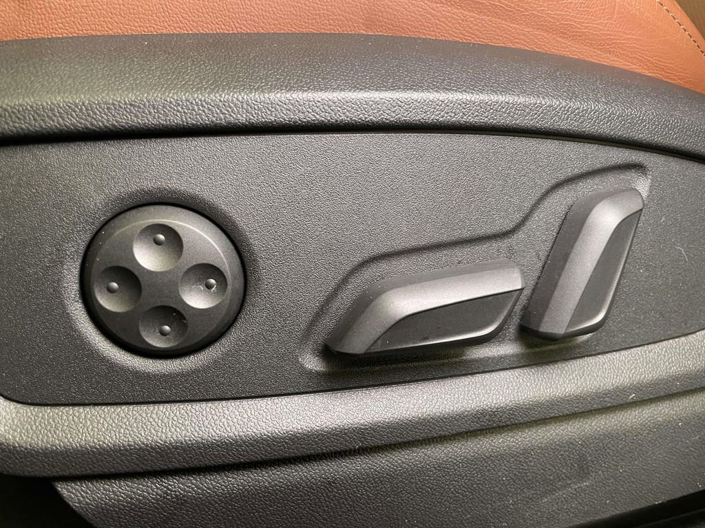 Certified 2025 Audi Q5 2.0T Premium Plus image 17