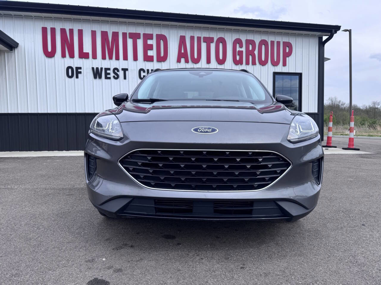 Used 2022 Ford Escape SE w/ SE Sport Appearance Package AWD/4WD image 2