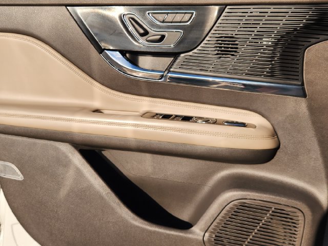 Used 2022 Lincoln Corsair AWD w/ Equipment Group 101A image 22