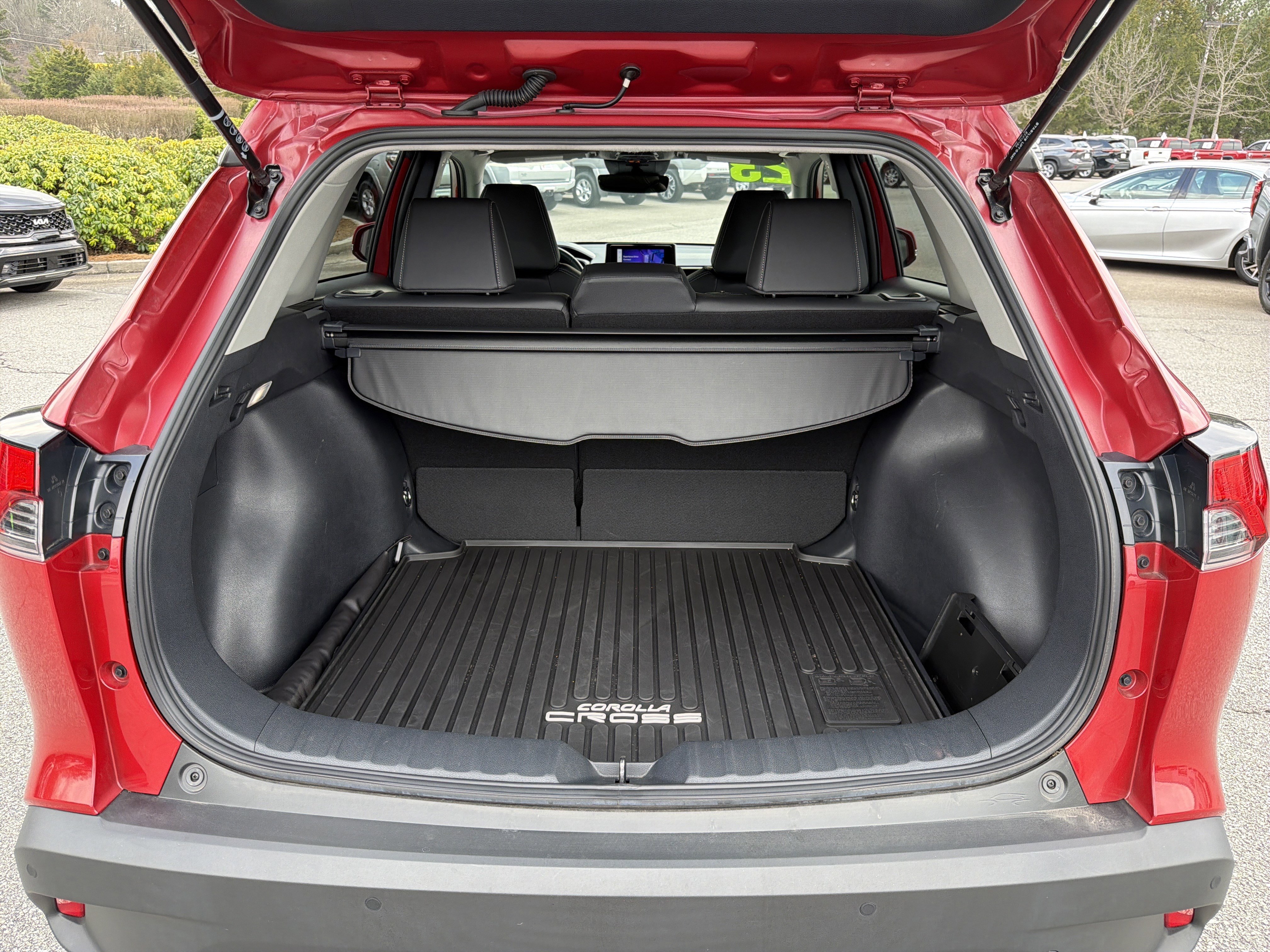 Certified 2023 Toyota Corolla Cross XLE image 30