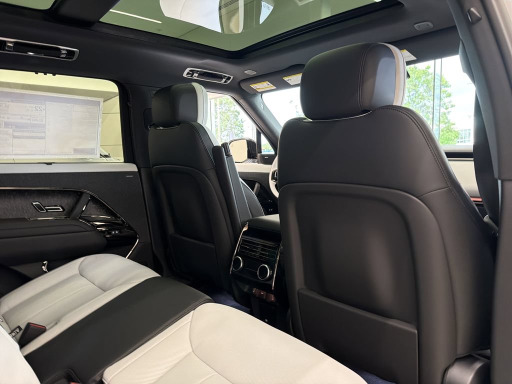 New 2026 Land Rover Range Rover Sport Dynamic SE AWD/4WD image 16
