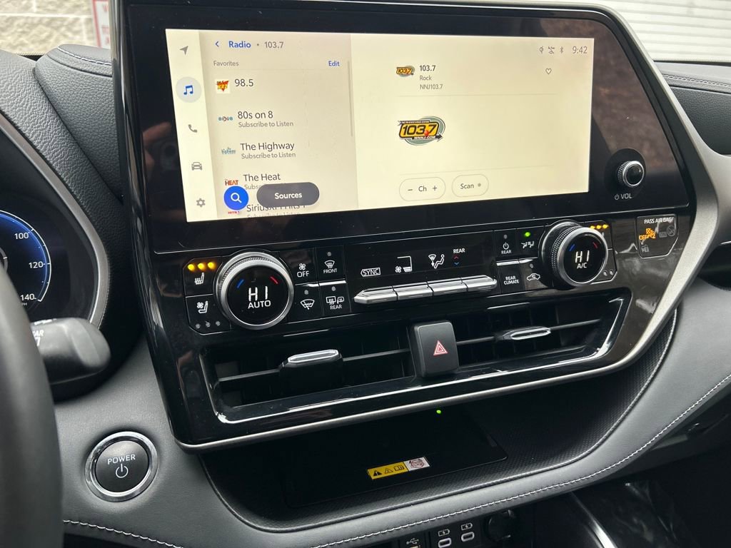 Used 2023 Toyota Highlander Limited image 12