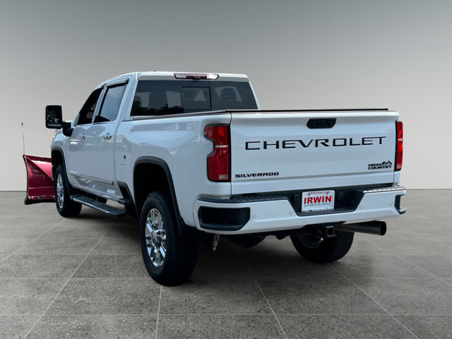 Used 2024 Chevrolet Silverado 2500 High Country w/ High Country Premium Package AWD/4WD image 3