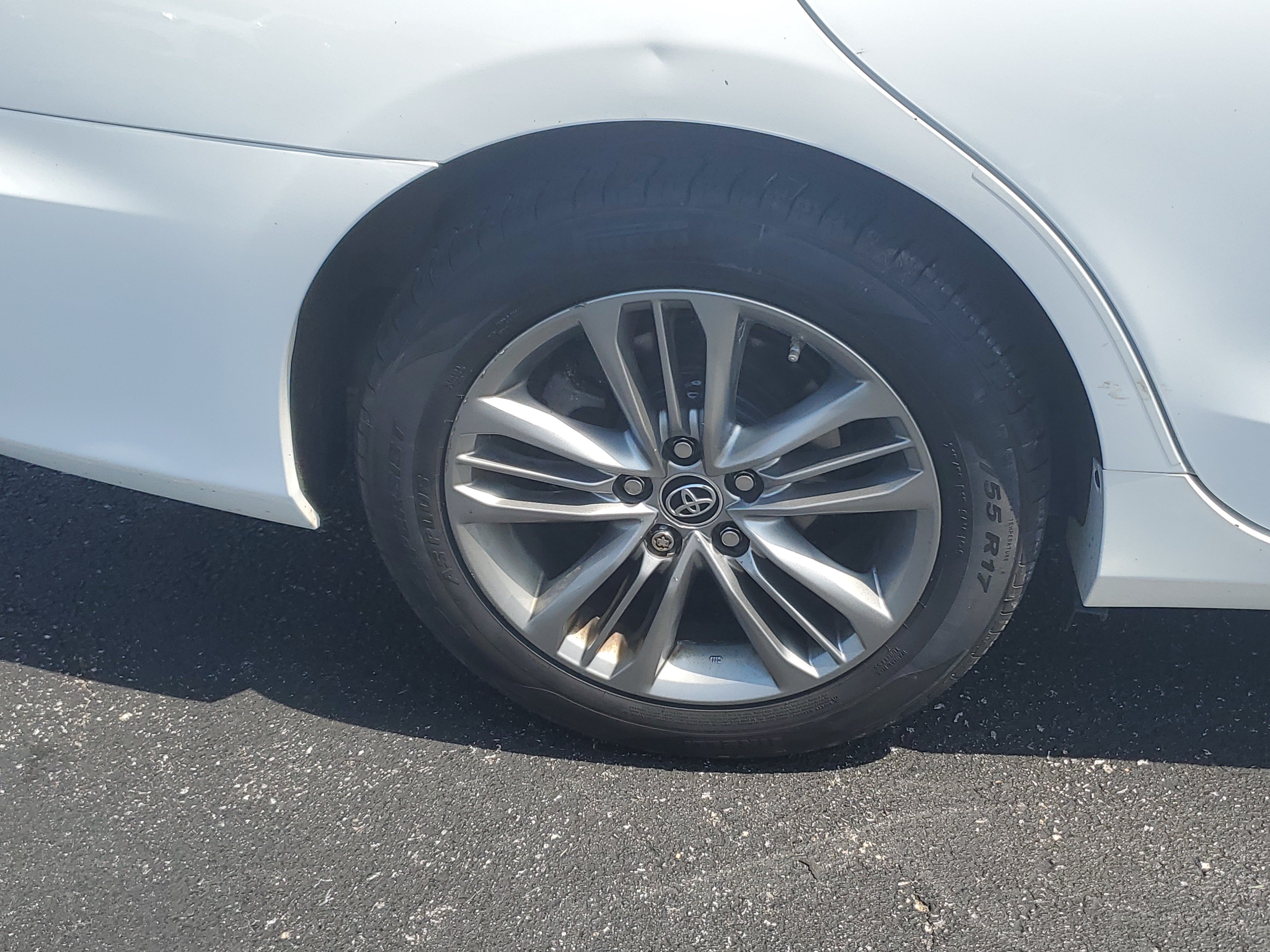 Used 2015 Toyota Camry SE w/ Moonroof Package FWD image 6