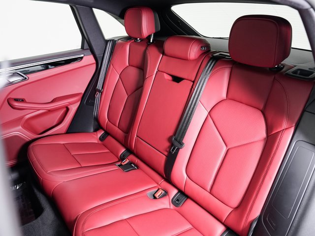 Used 2025 Porsche Macan image 25