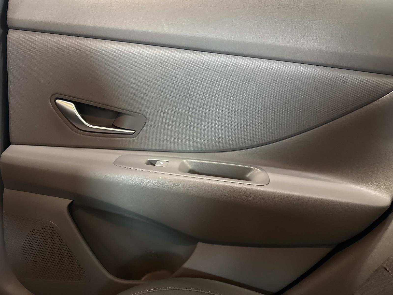 Used 2022 Hyundai Elantra SEL w/ Preferred Accessory Package image 15