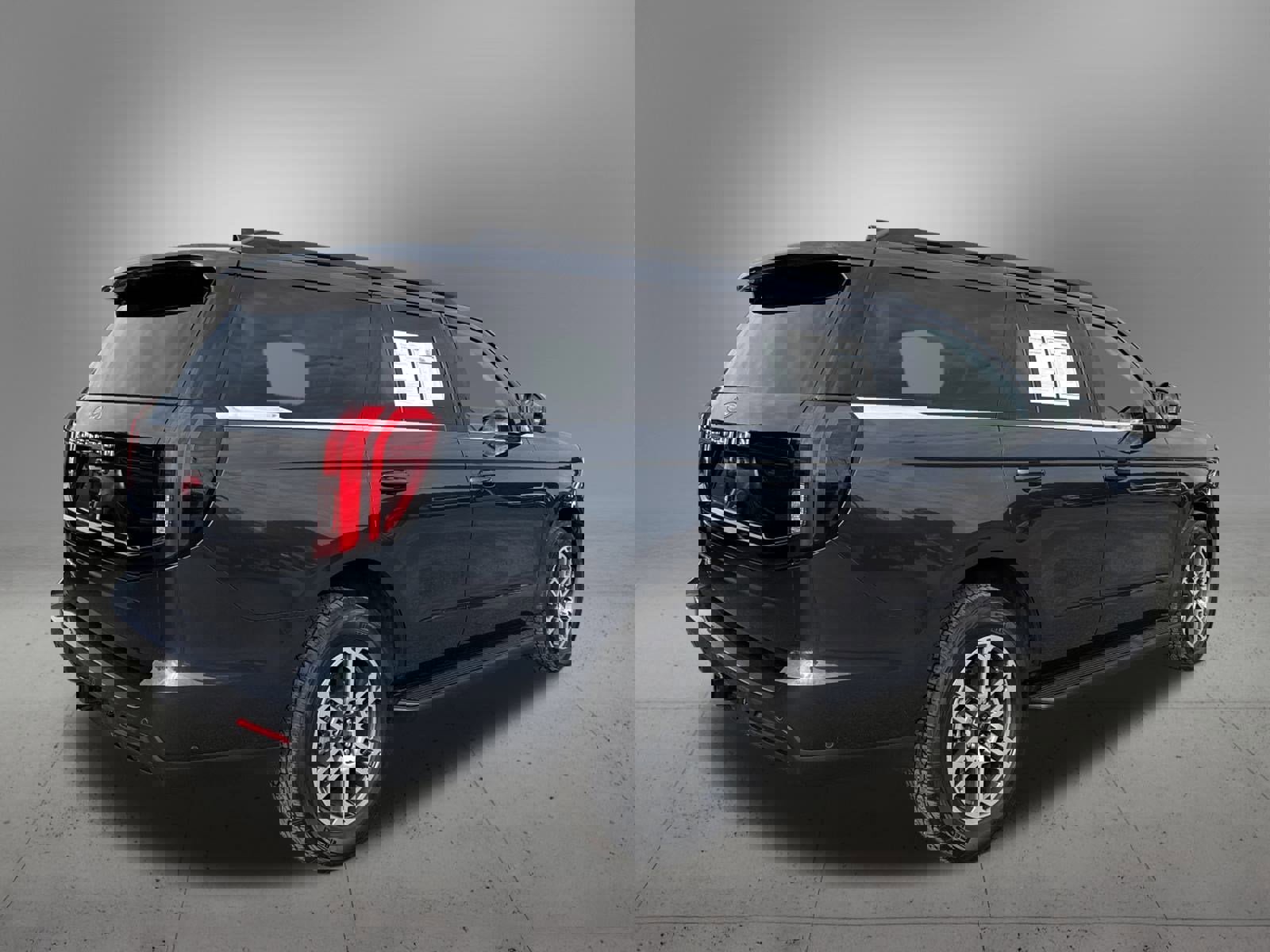 Used 2025 Ford Expedition Active image 4