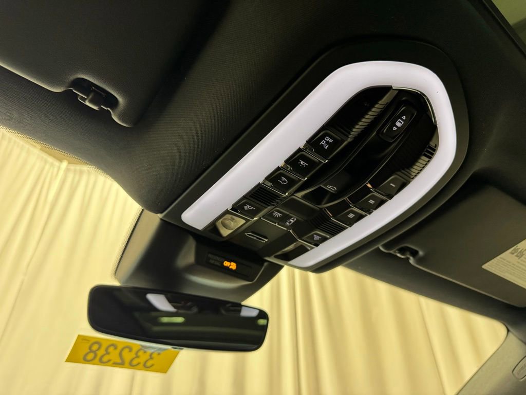 Certified 2026 Porsche Macan AWD/4WD image 25