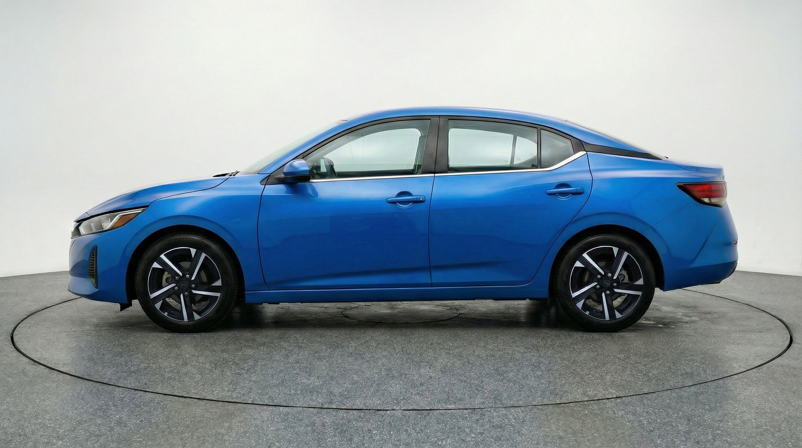 Used 2025 Nissan Sentra SV FWD image 5