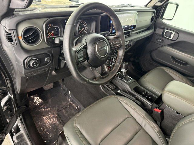 Used 2024 Jeep Gladiator Mojave AWD/4WD image 9