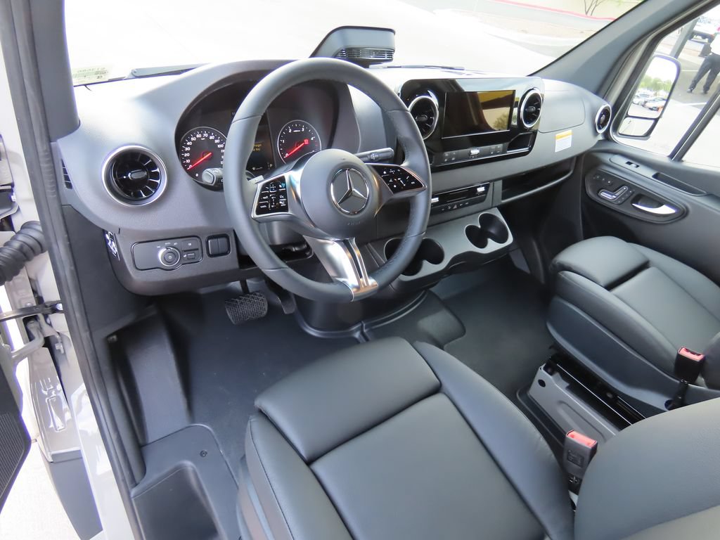 Used 2025 Mercedes-Benz Sprinter 2500 image 10