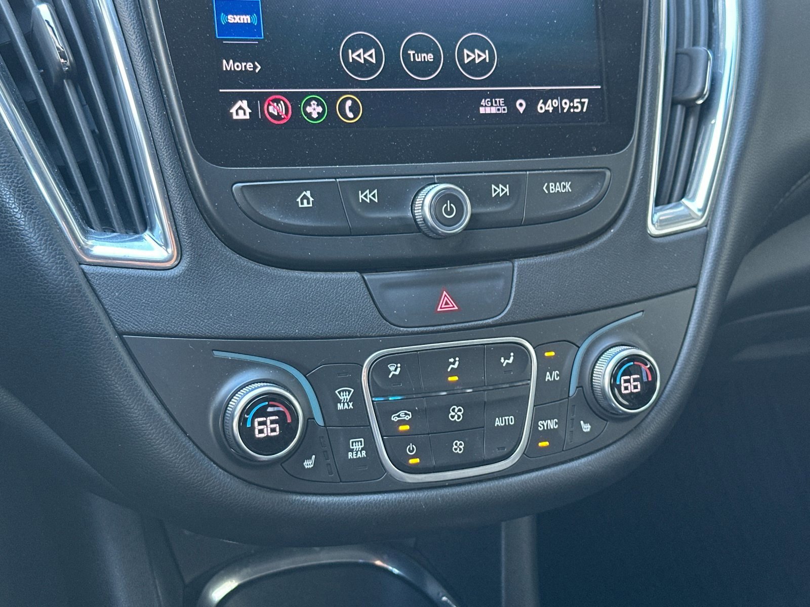 Used 2019 Chevrolet Malibu LT w/ Leather Package image 18