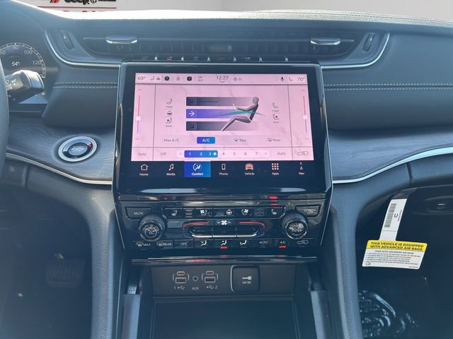 New 2025 Jeep Grand Cherokee Limited image 17