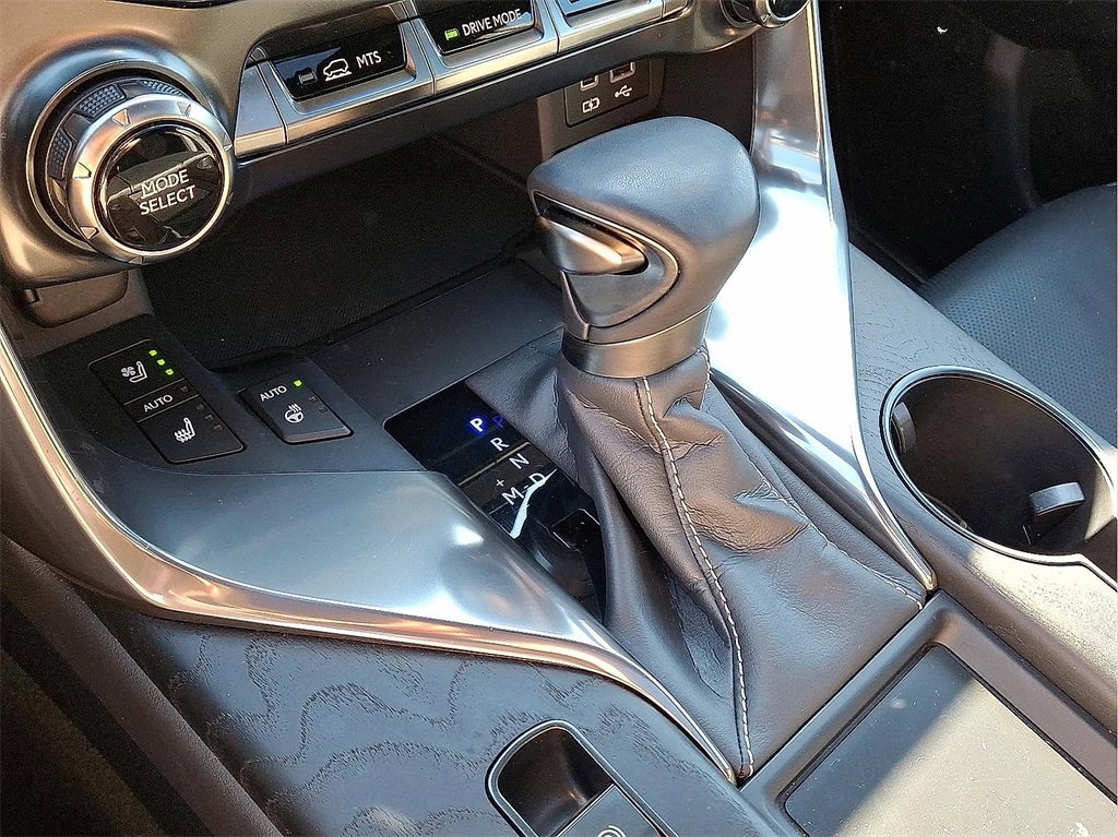 Used 2023 Lexus LX 600 4WD w/ Luxury Package image 16