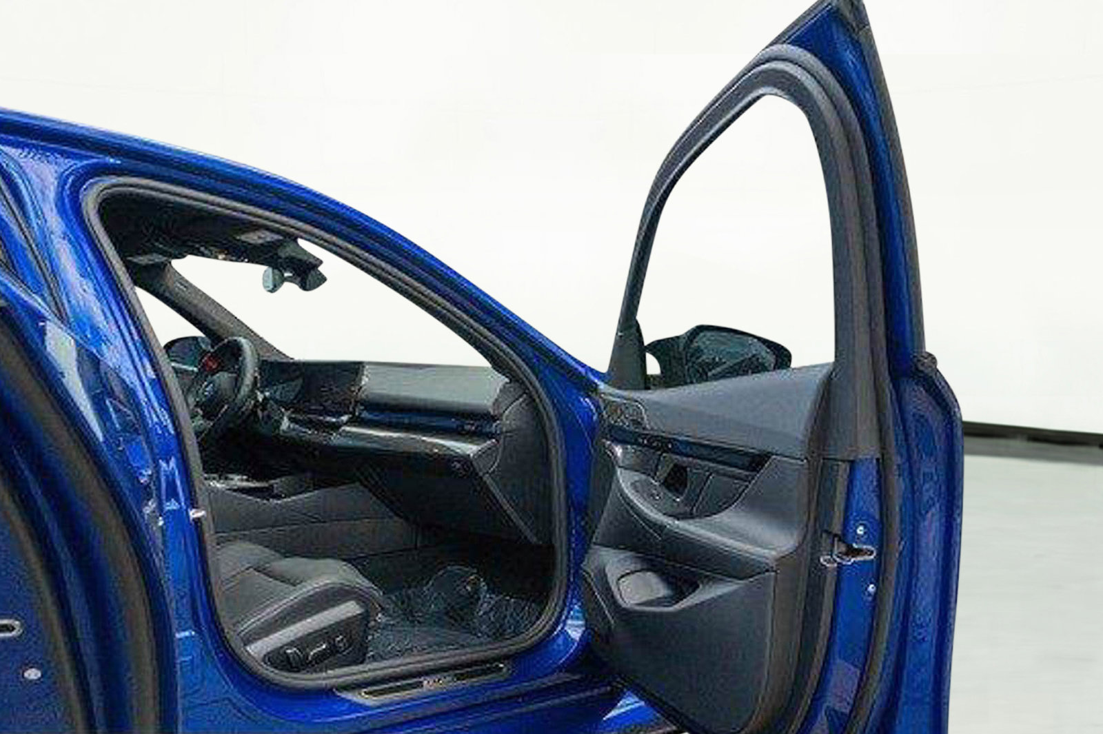 Used 2025 BMW M5 w/ Carbon Package image 57