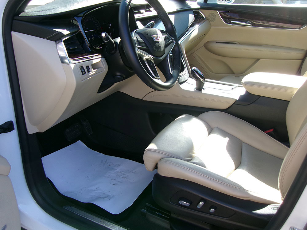 Used 2017 Cadillac XT5 Premium Luxury w/ Driver Assist Package AWD/4WD image 14