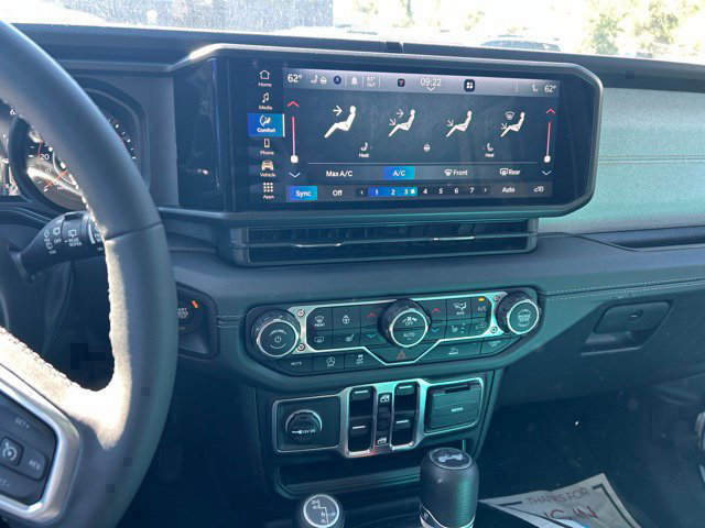 Used 2025 Jeep Wrangler Unlimited Sahara AWD/4WD image 9