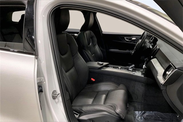 Certified 2024 Volvo V60 B5 Cross Country Ultimate w/ Protection Package Premier image 8