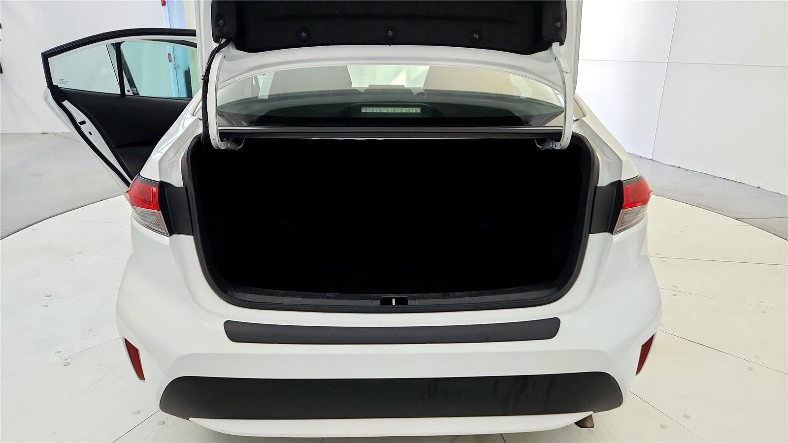 Certified 2022 Toyota Corolla LE w/ LE Convenience Package image 20