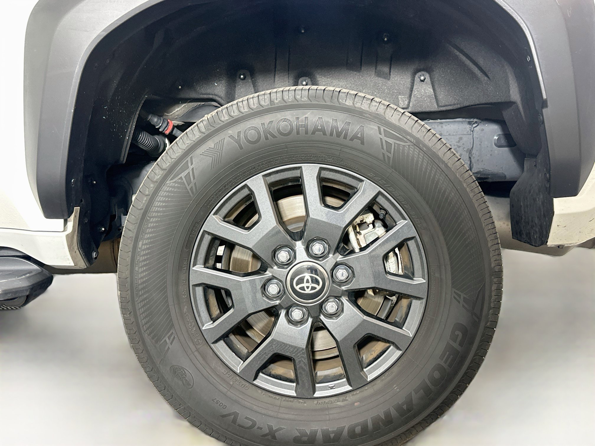 Used 2025 Toyota 4Runner SR5 AWD/4WD image 11