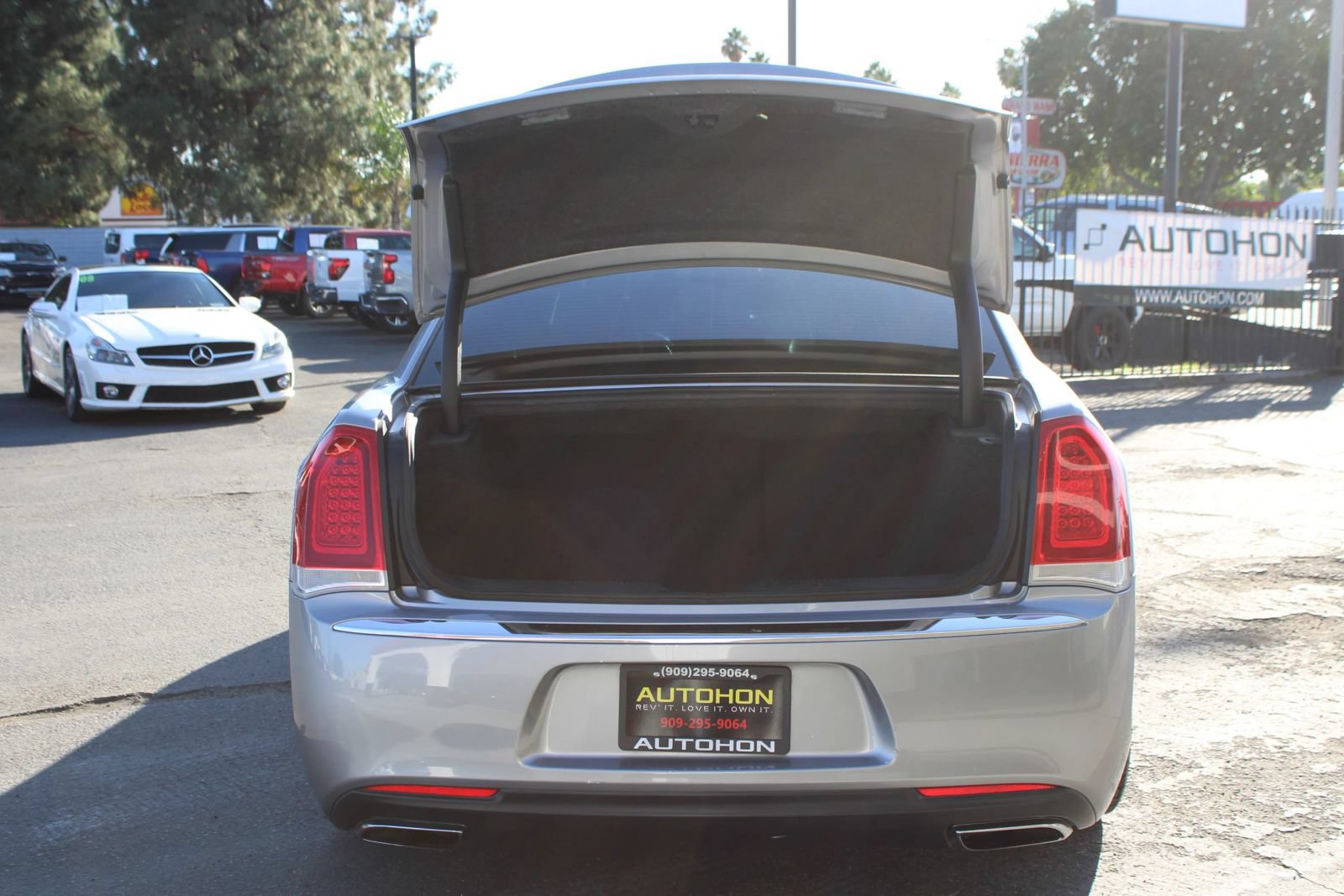 Used 2016 Chrysler 300 C RWD image 36
