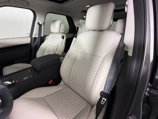 Certified 2025 Land Rover Discovery S AWD/4WD image 6
