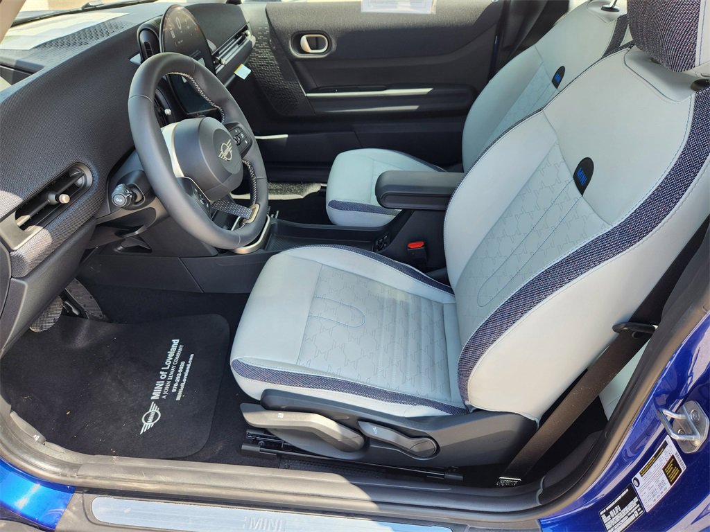 Used 2025 MINI Cooper 2-Door Hardtop image 11