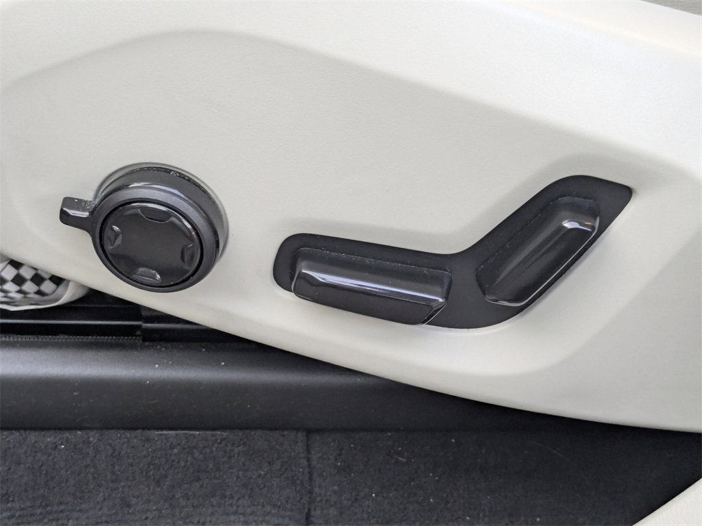 Certified 2023 Volvo XC90 B6 Ultimate w/ Protection Package Premier image 21