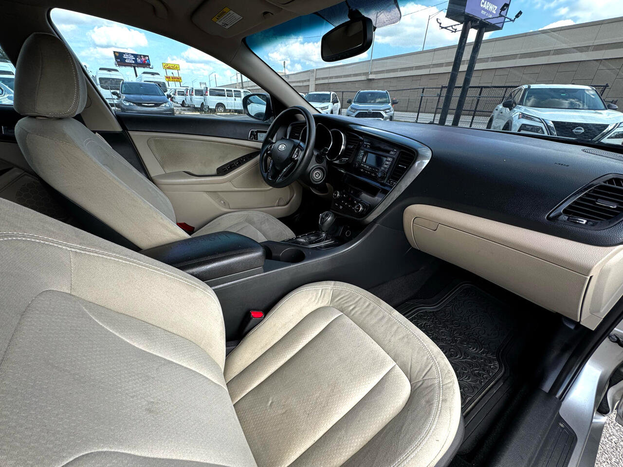 Used 2011 Kia Optima LX w/ Convenience Pkg image 9