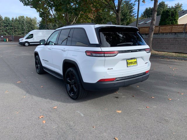 Used 2024 Jeep Grand Cherokee Limited w/ Luxury Tech Group II AWD/4WD image 3