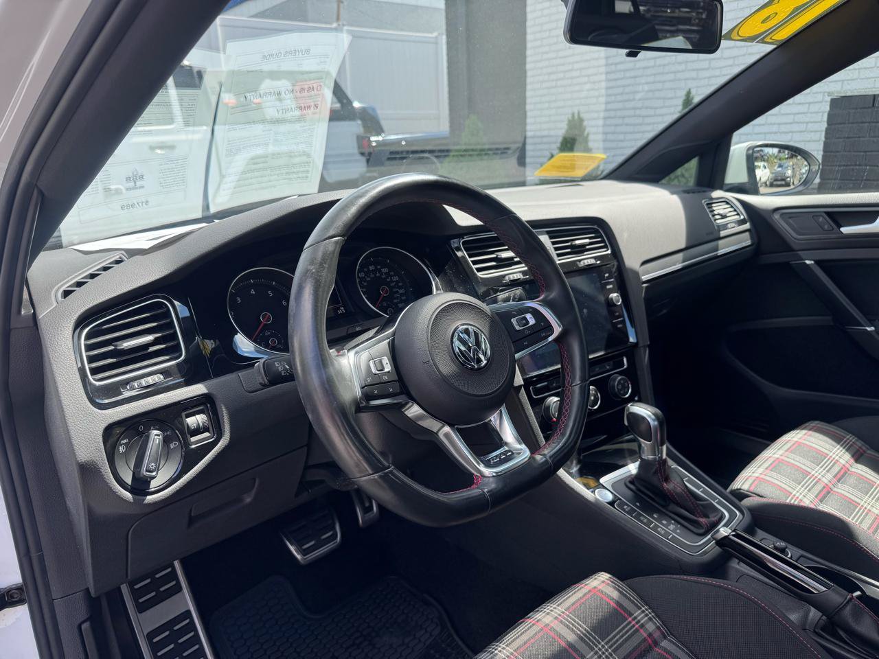 Used 2018 Volkswagen GTI SE FWD image 8