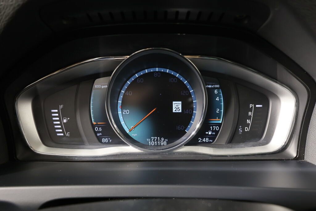 Used 2016 Volvo V60 T5 Cross Country Platinum image 30