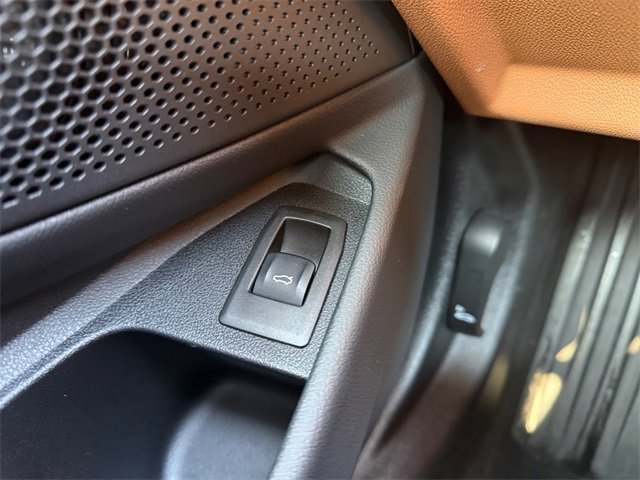 Certified 2025 BMW 330i xDrive Sedan w/ Convenience Package image 39