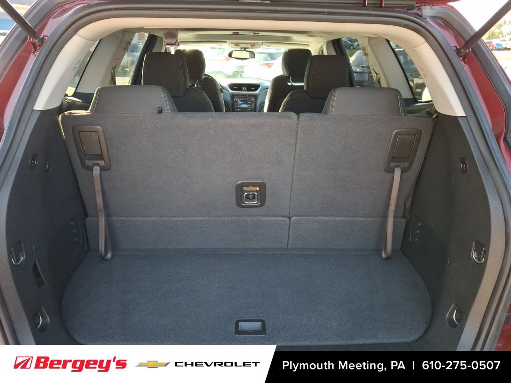 Used 2017 Chevrolet Traverse LT w/ Style and Technology Package AWD/4WD image 32