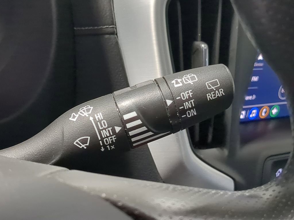 Used 2023 GMC Terrain SLE w/ Driver Convenience Package image 31