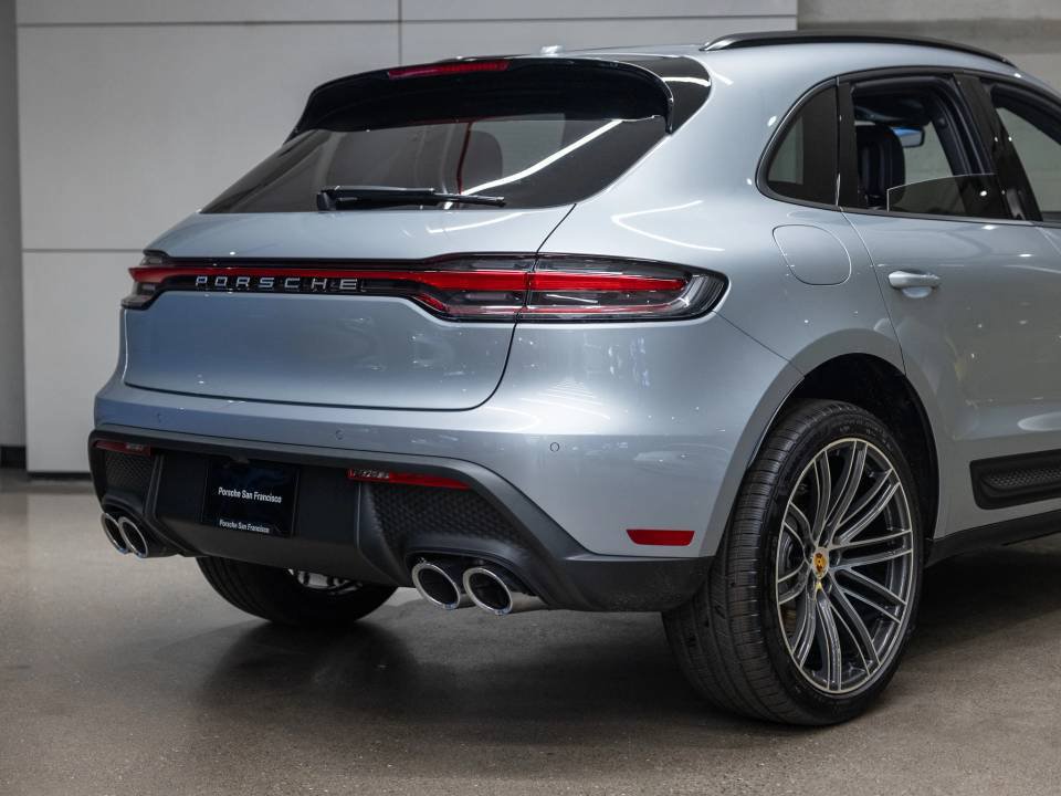 Certified 2026 Porsche Macan AWD/4WD image 16