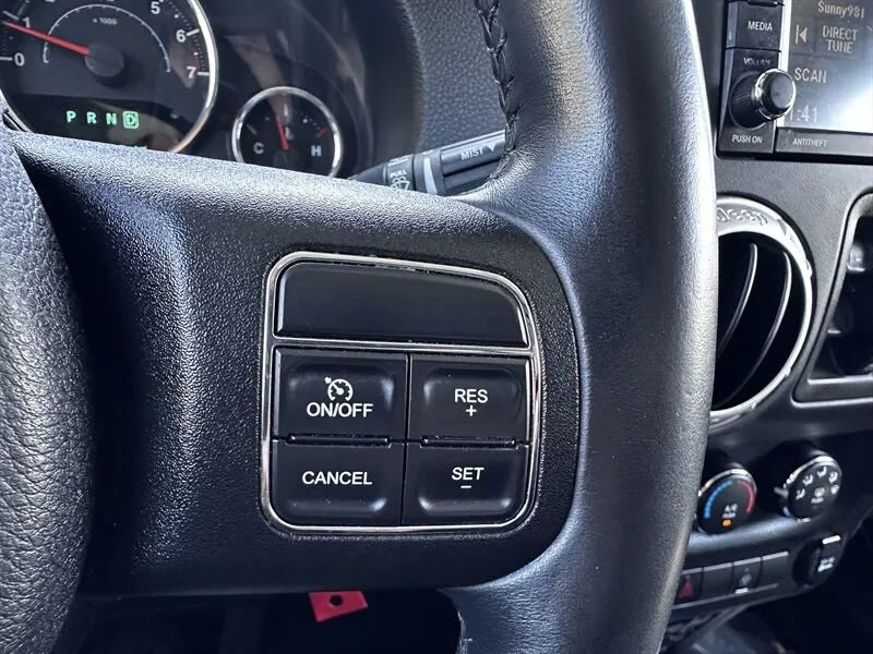 Used 2015 Jeep Wrangler Unlimited Sahara w/ Connectivity Group AWD/4WD image 21