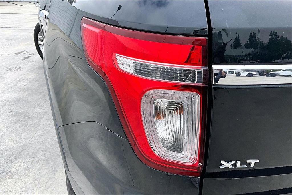 Used 2015 Ford Explorer XLT w/ Equipment Group 202A FWD image 35