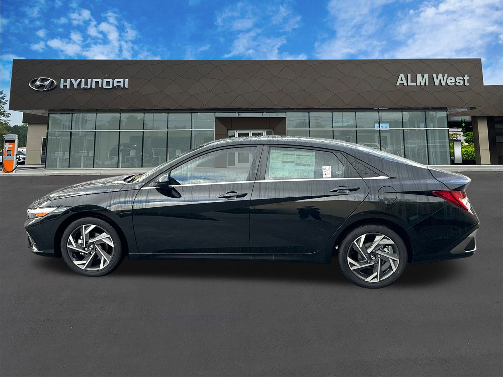 Used 2025 Hyundai Elantra SEL FWD image 8