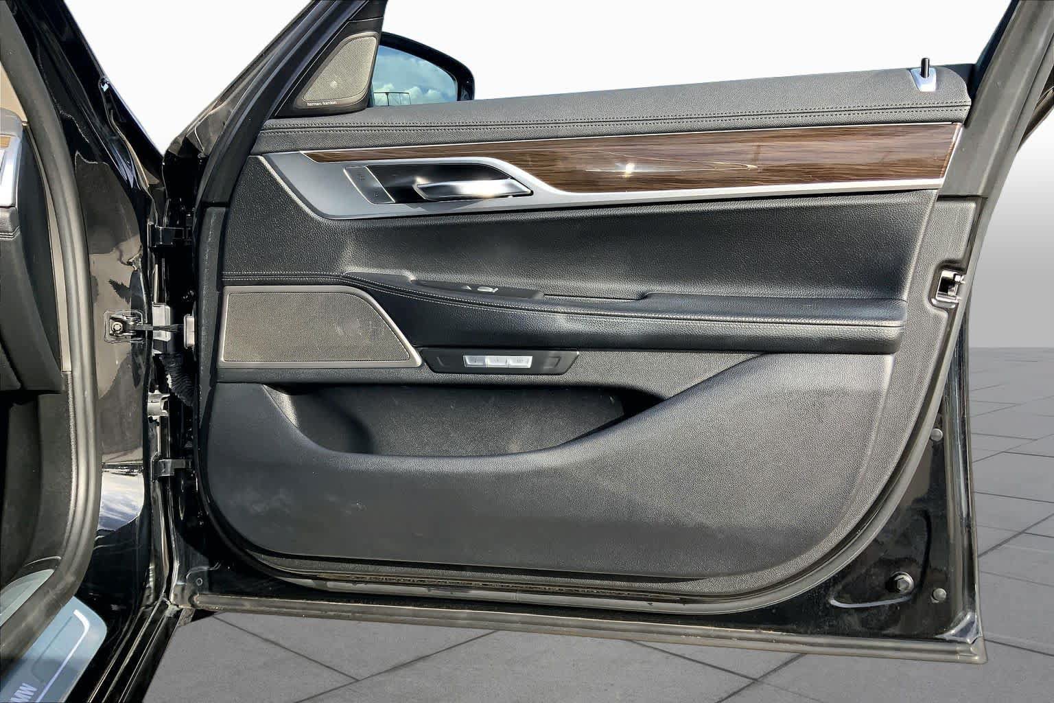 Used 2018 BMW 740i RWD image 22