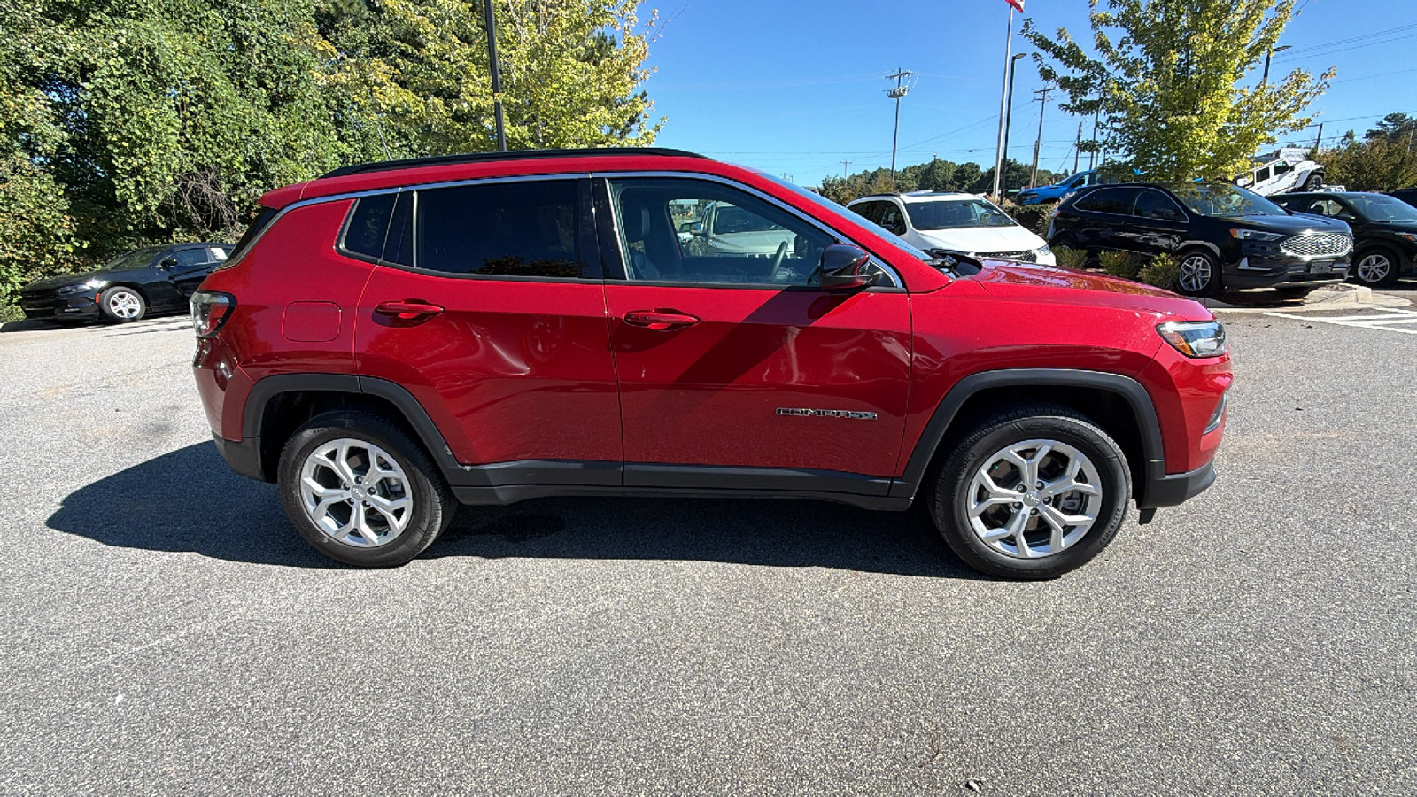 Used 2024 Jeep Compass Latitude AWD/4WD image 7
