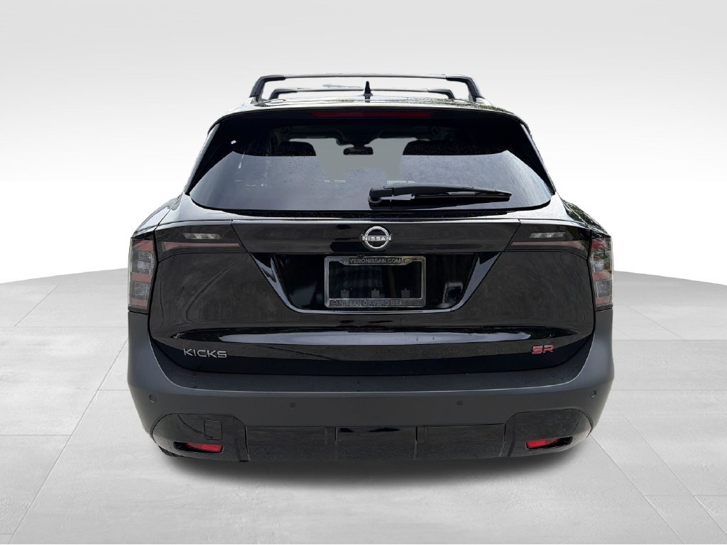 Used 2025 Nissan Kicks SR w/ SR Premium Package FWD image 7