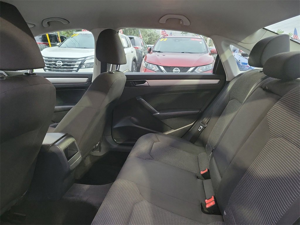 Used 2017 Volkswagen Passat 1.8T S image 7