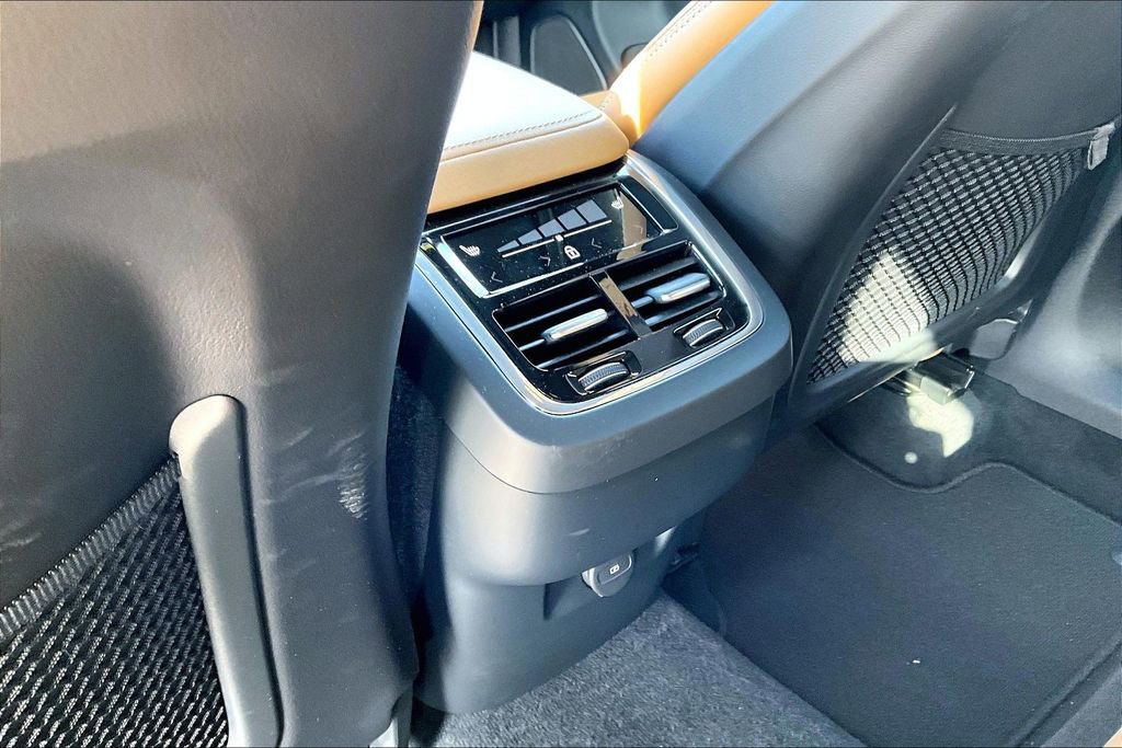 Used 2023 Volvo XC60 B5 Ultimate w/ Climate Package image 31